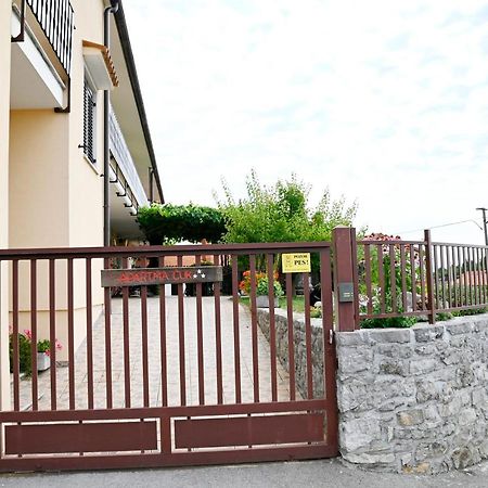Apartma Cuk Dutovlje Eksteriør billede